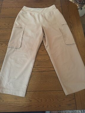 Sage Women's Light Beige Cargo Capris, M, like new
